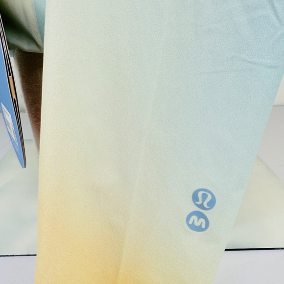 NWT Lululemon x Madhappy Packable Run Jacket Multicolored Womens Size 0 - Picture 7 of 15